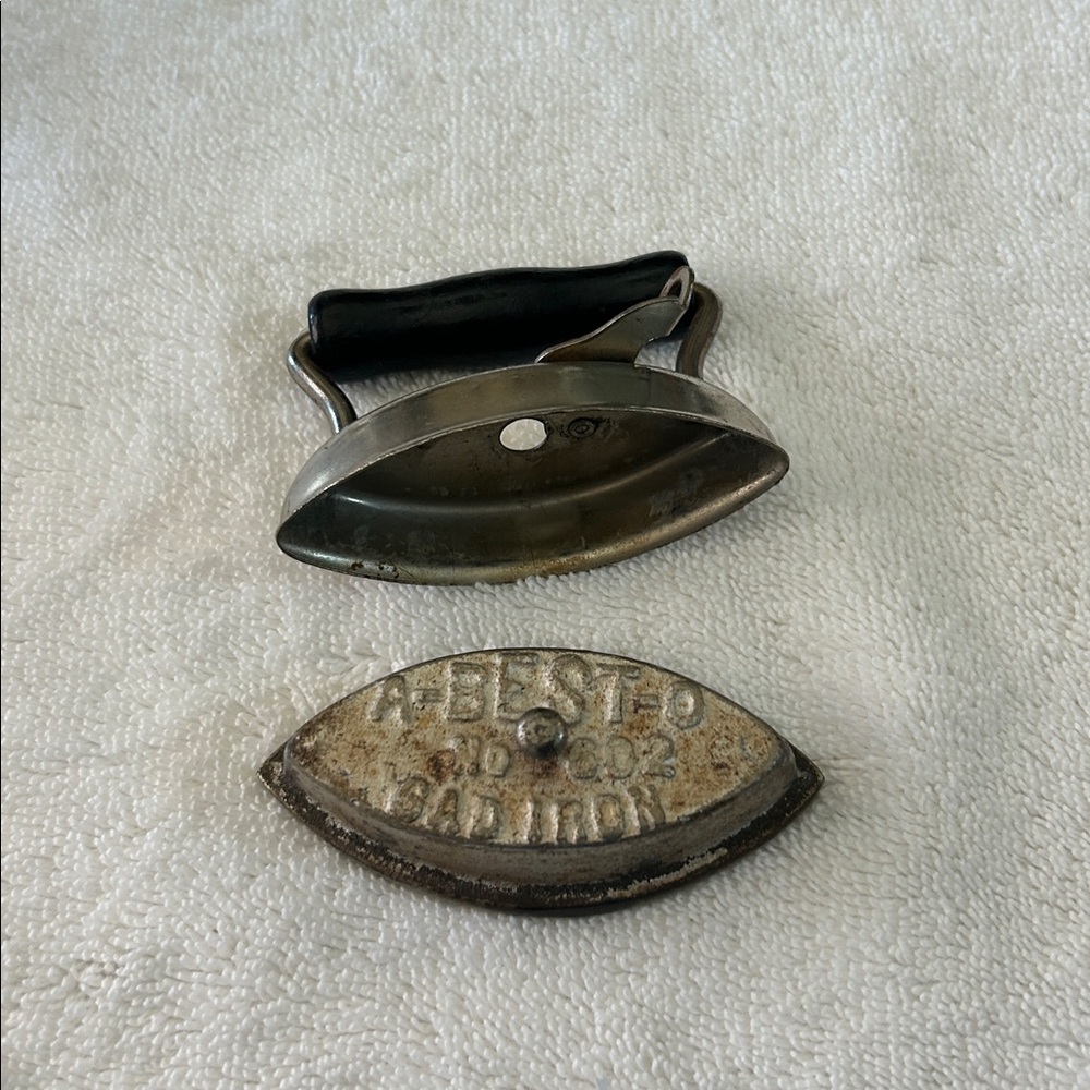 Asbestos Sad Iron W/ Removable Top & Wooden Handle, 3 1/2” x 3”, Vintage - Picture 7 of 8
